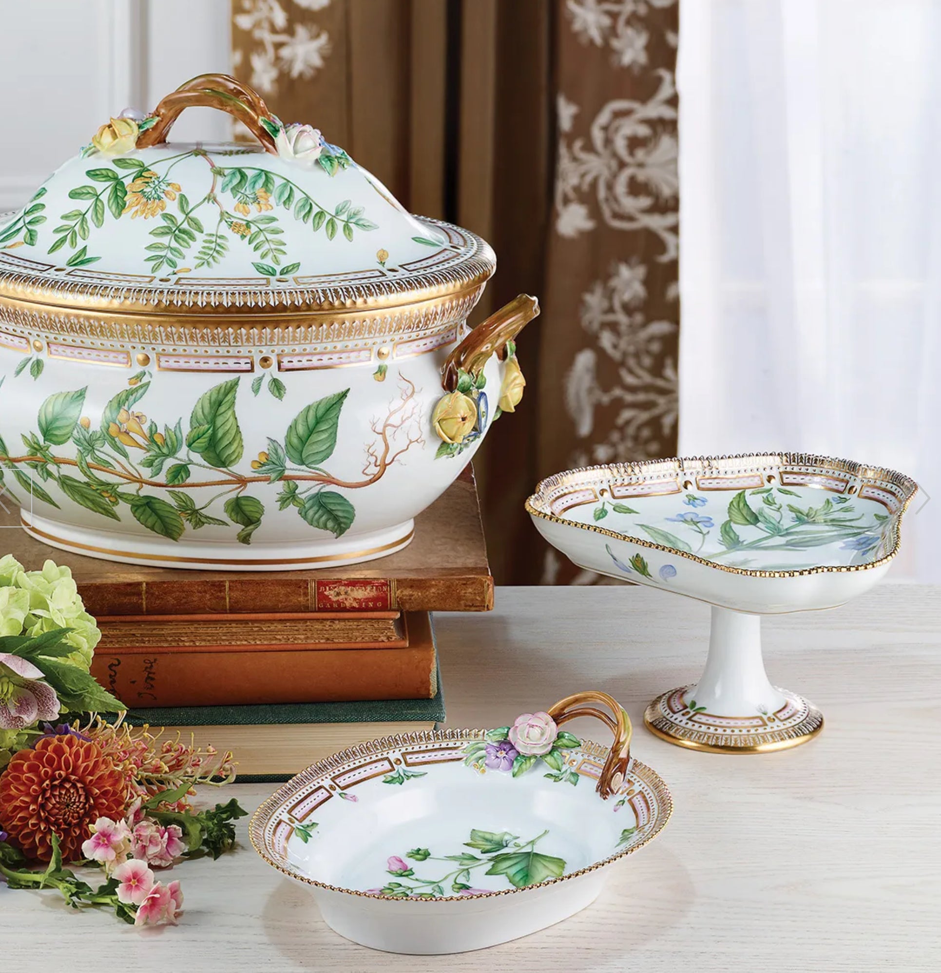 Iron crest Flora Dinnerware