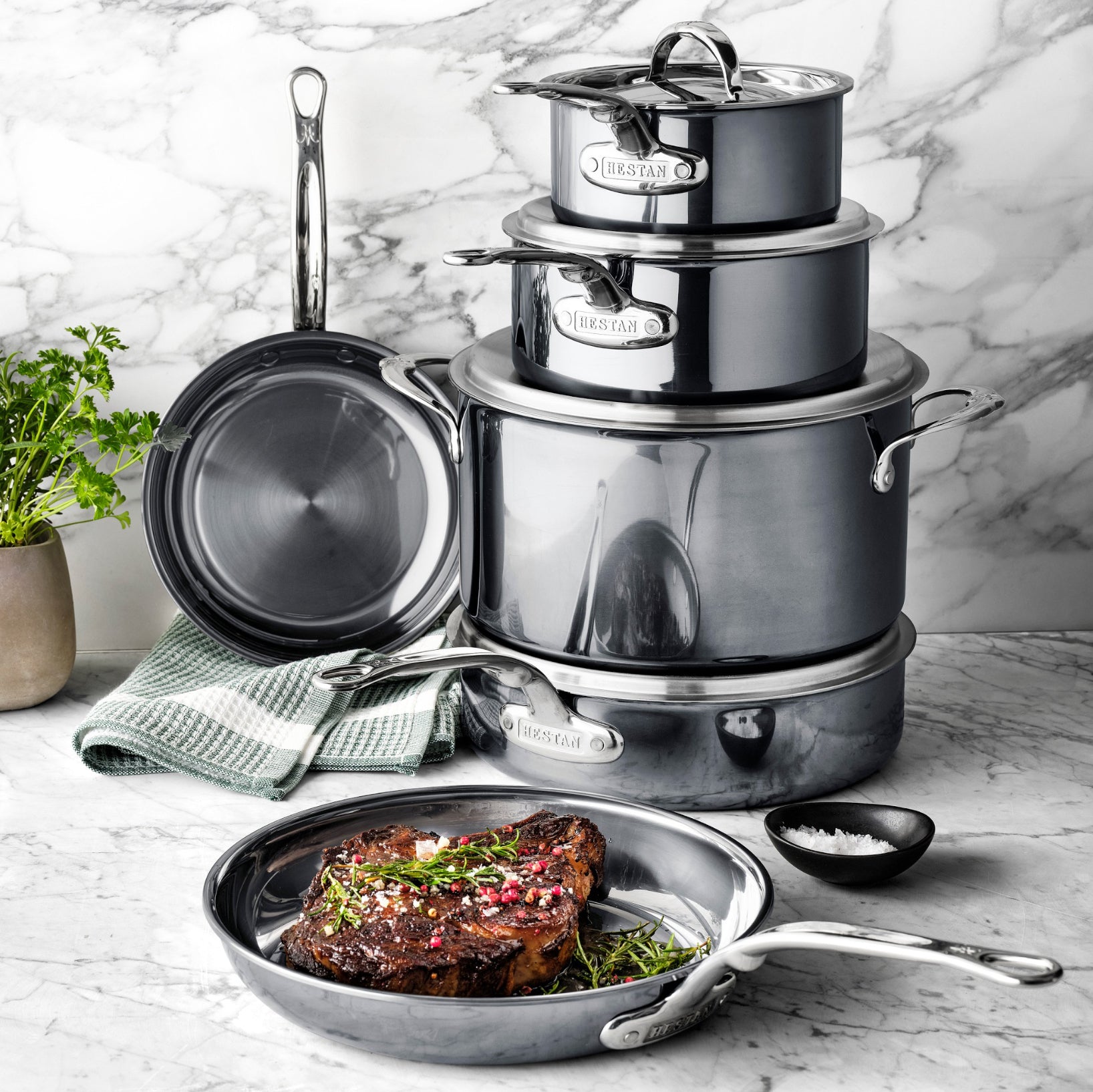 Ironcrest Clad. 18 set